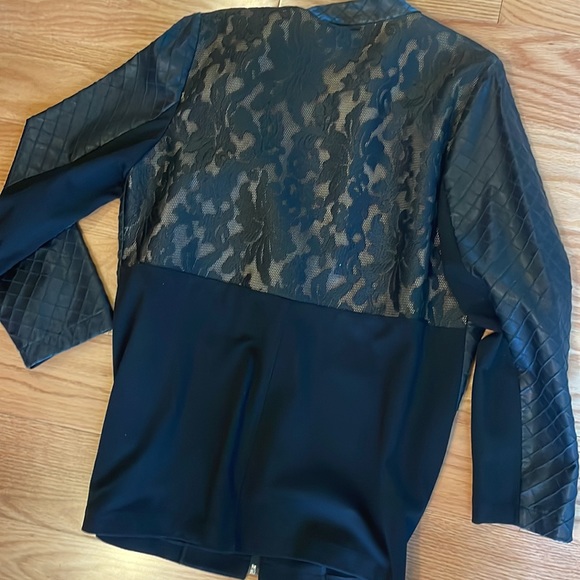 Beautiful jacket - Picture 2 of 3